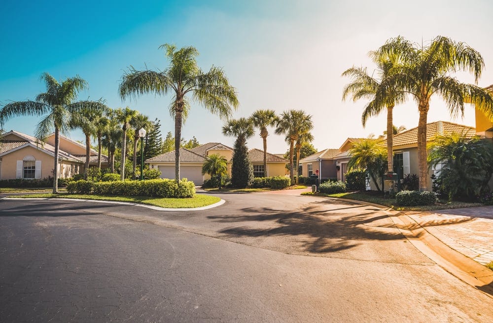Fee Simple vs. Leasehold: What's the Difference?